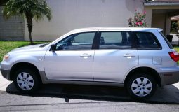 Mitsubishi Outlander 2005 Mitsubishi Outlander 2005 Motor 2.4 Mecánico Full equipo Vidrios y retrovisores eléctricos Ac al 100% Bolsas intactas
