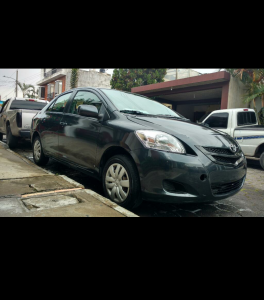 Toyota Yaris 2007 en Amatitlán Toyota Yaris 2007 Sin desperfecto mecánico, no marca CHECK, bolsas de aire, tapicería de tela 100/100, llantas 75/100. Cuál quiere mejor información 55800359, negociable