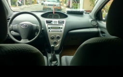 Toyota Yaris 2007 en Amatitlán Toyota Yaris 2007 Sin desperfecto mecánico, no marca CHECK, bolsas de aire, tapicería de tela 100/100, llantas 75/100. Cuál quiere mejor información 55800359, negociable