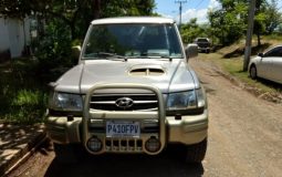 Hyundai Montero 2000 motor turbodisel intercooler. No quema aceite. Estado de motor y transmicion bueno. Nuevas llantas, bateria, starter, injectores de combustible, candelas de precalientar. Negosio.