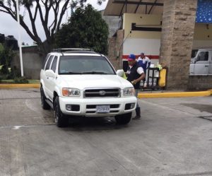 Nissan Pathfinder 2001 ubicado en Guatemala Nissan Pathfinder 2001 LE Full equipo. Automático. 3.5 A/C Sillones de cuero. Sunroof. Llantas casi nuevas.