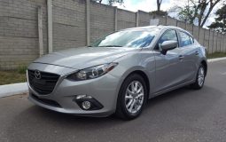 Mazda Mazda3 2014 usado ubicado en Guatemala - Motor 2.0 SkyActiv (155hp) - Transmisión Automática DRIVE de 6 velocidades + retroceso - Vidrios eléctricos - Retrovisores eléctricos - Sunroof - Aire Acondicionado - Timón asistido electrónicamente