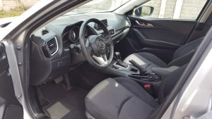 Mazda Mazda3 2014 usado ubicado en Guatemala - Motor 2.0 SkyActiv (155hp) - Transmisión Automática DRIVE de 6 velocidades + retroceso - Vidrios eléctricos - Retrovisores eléctricos - Sunroof - Aire Acondicionado - Timón asistido electrónicamente