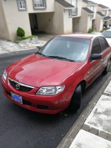 Mazda 323 2002 color rojo, de agencia, motor 1300, un solo dueño. El carro es 323, lo coloque en 3 porque no me aparece la opcion de 323.
