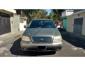 KIA Sedona 2003 usado ubicado en Mixco, Guatemala KIA Sedona 2003 RODADA 3 Filas sillones de cuero Full equipo Doble aire acondicionado 5 puertas