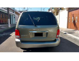 KIA Sedona 2003 usado ubicado en Mixco, Guatemala KIA Sedona 2003 RODADA 3 Filas sillones de cuero Full equipo Doble aire acondicionado 5 puertas