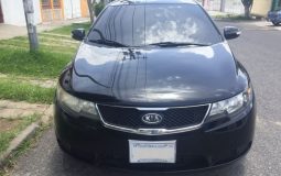 KIA Forte 2010 usado ubicado en Guatemala Línea: Forte EX, Año: 2010 Motor: 2.0 c.c. Transmisión: Tiptronic Full equipo (vidrios y retrovisores eléctricos, cerradura central, Bluetooth, mandos en el timón) Frenos ABS