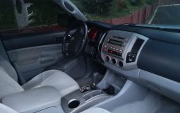 Toyota Tacoma 2006, recien ingresado, 4 puertas, automatico, 4x2 , aire acondicionado funcionando, tapiceria al 100, nada que invertir, documentos en orden. Q. 59000.00 precio negociable información comunicarse al tel. 41041494
