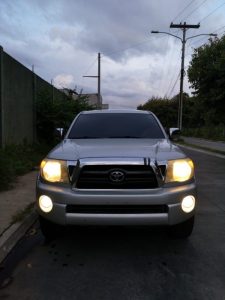 Toyota Tacoma 2006, recien ingresado, 4 puertas, automatico, 4x2 , aire acondicionado funcionando, tapiceria al 100, nada que invertir, documentos en orden. Q. 59000.00 precio negociable información comunicarse al tel. 41041494