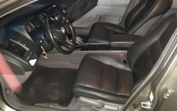 Honda Civic 2009, DE AGENCIA Motor 1.8, 4 cilindros, 72000 km, automático, bolsas de aire, aire acondicionado, asientos de cuero, equipo de audio para CD
