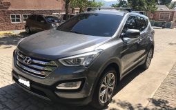 Hyundai Santa Fe 2014. Motor 2.2 crdi (TDi). 193 caballos 4WD. 87000 km todos los servicios en la agencia cada 5000 Km. Aceite Shell especial para TDi.