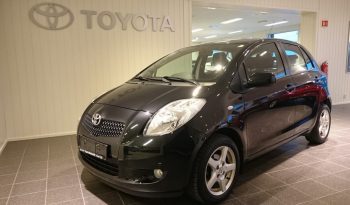 Toyota Yaris 2005 en perfecto estado de funcionamiento motor muy en forma Vehículo adecuado para familias de 5 a 6 personas.