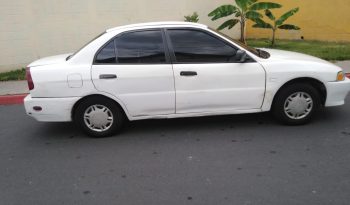 Mitsubishi Mirage 1999  Motor 1.5 Automáticos Tapicería en buen estado Todos sus servicios recién hechos