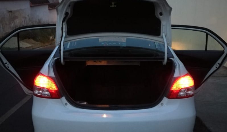 Toyota Yaris 2010 full