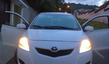 Toyota Yaris 2010 full