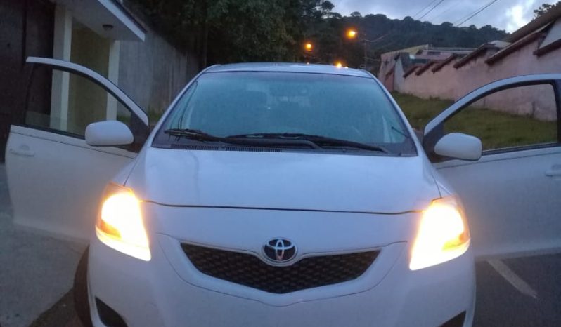 Toyota Yaris 2010 full