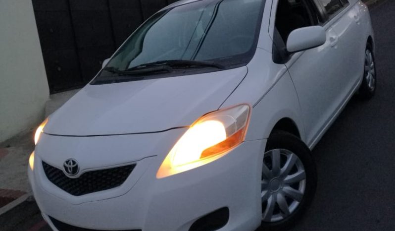 Toyota Yaris 2010 full