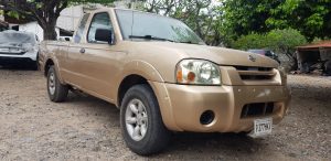 Nissan Xterra 2001, 4 cilindros, mecánico, extra cab, palangana larga, calcomanía 2020 pagada, papeles en orden y listos para traspaso. Negociable