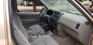 Nissan Xterra 2001, 4 cilindros, mecánico, extra cab, palangana larga, calcomanía 2020 pagada, papeles en orden y listos para traspaso. Negociable