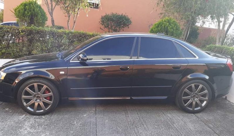 Vendo Audi A4 2005 b6 súper sport 3.0, mecánico, aros originales rin 18, vidrios y retrovisores eléctricos, tapicería de cuero, bolsas de aire completas, el vehículo se encuentra en buen estado, con servicios al dia. 24,000 quetzales NEGOCIABLES escuchó ofertas, me pueden contactar para más información al 55585205