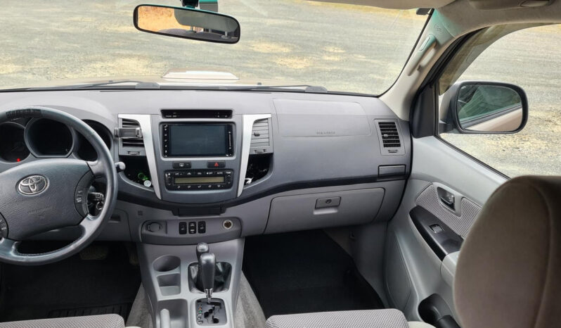 Toyota Hi-Lux 2010 full