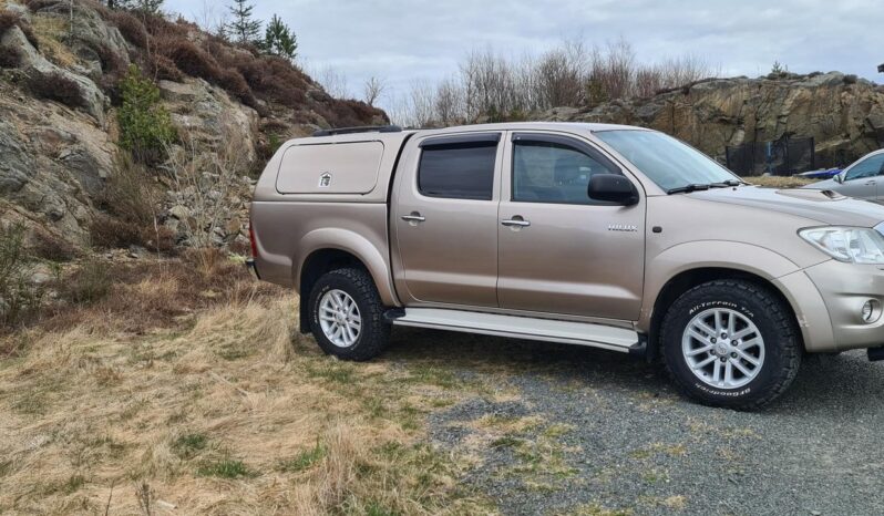 Toyota Hi-Lux 2010 full