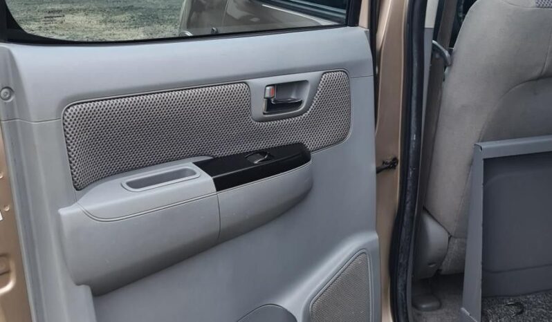 Toyota Hi-Lux 2010 full